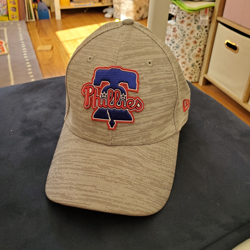Phillies Baseball Hat- New Era 39THIRTY size medium/ large